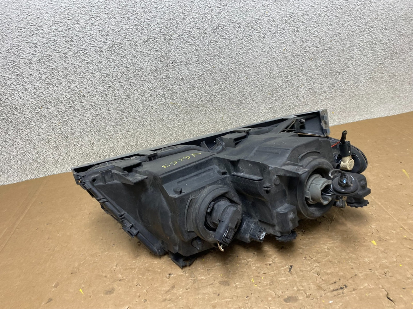 2002 to 2005 BMW 3 E46 Sedan Left Driver LH Halogen OEM Headlight V6063 DW11