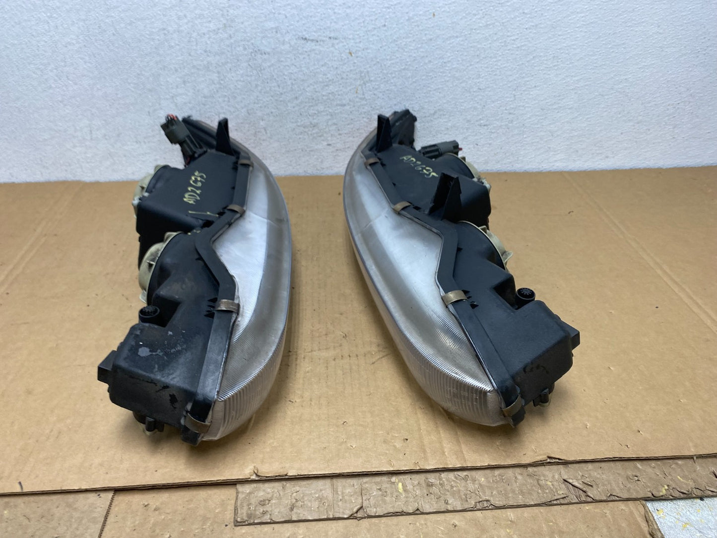 1997 to 1998 Mitsubishi Galant Left+Right Set Headlights Halogen AD2675 DW8