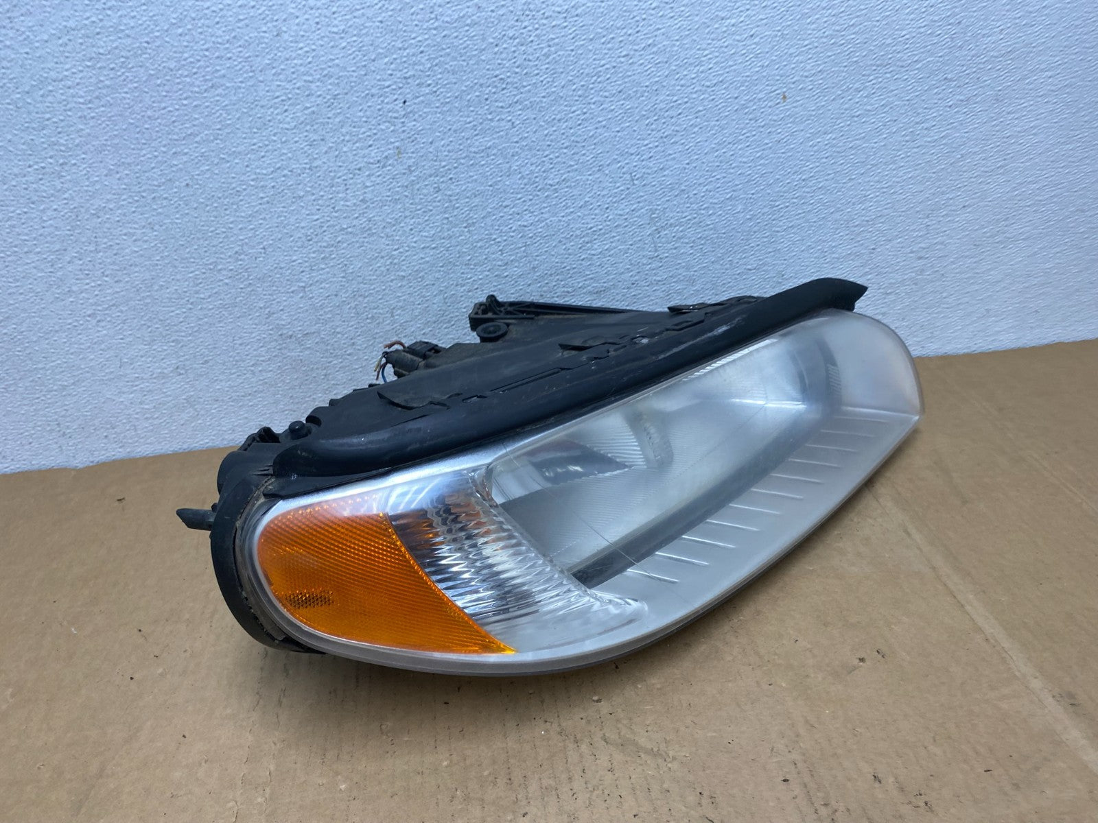 2008 to 2013 Volvo XC70 V70 S80 Right Passenger Side Halogen Headlight AC8453 DW2