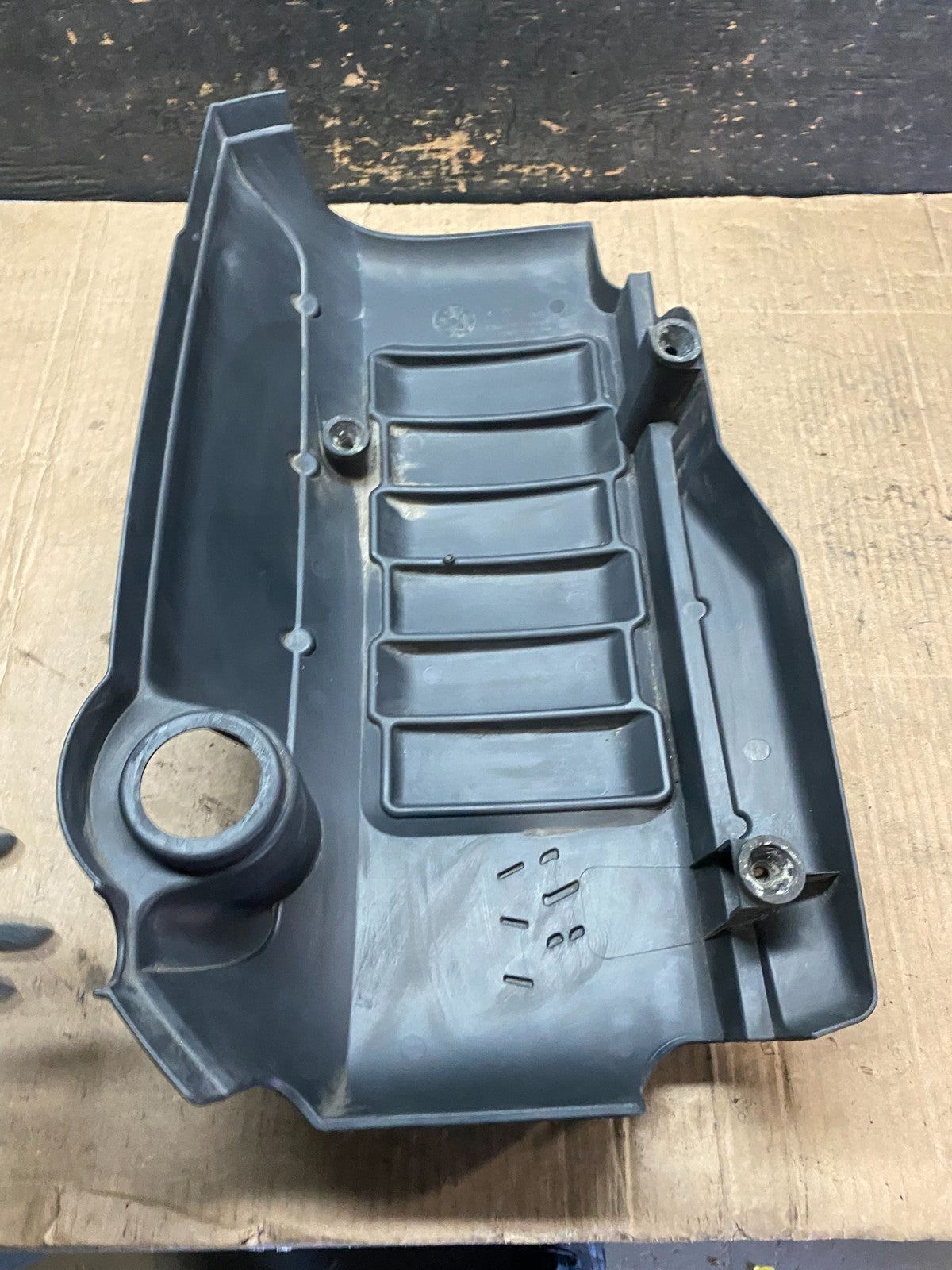 2007 to 2008 GMC Acadia 3.6L VVT Engine Cover Shield OEM t4070 DG7