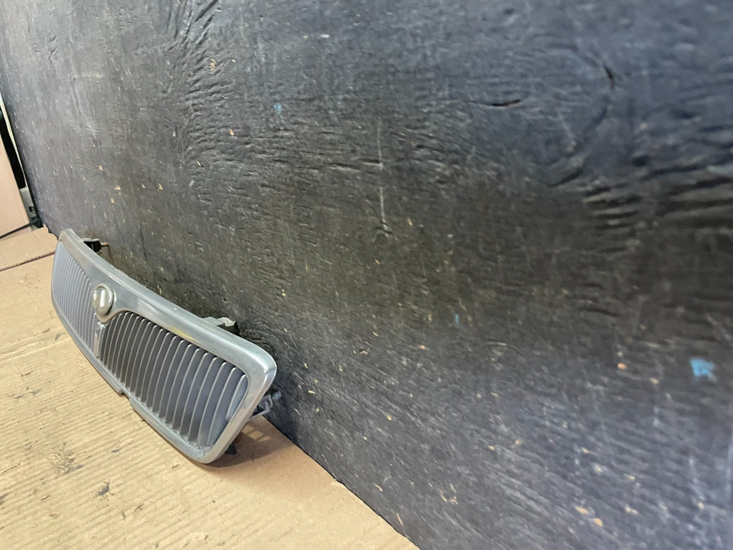 1999 Infiniti G20 Front Upper Grill Grille P8431 DG1