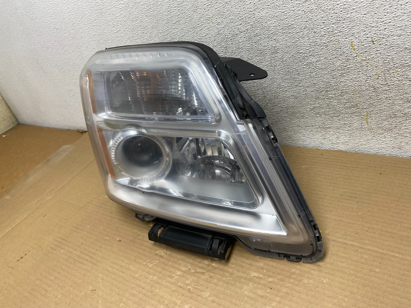 2010 - 2015 GMC Terrain Halogen Passenger Right Rh Side Headlight TYC AG9335 DW2