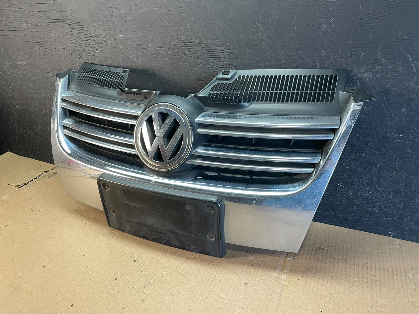 2005-2010 Volkswagen Jetta Front Upper Grille Grill Chrome AE3633 DG2