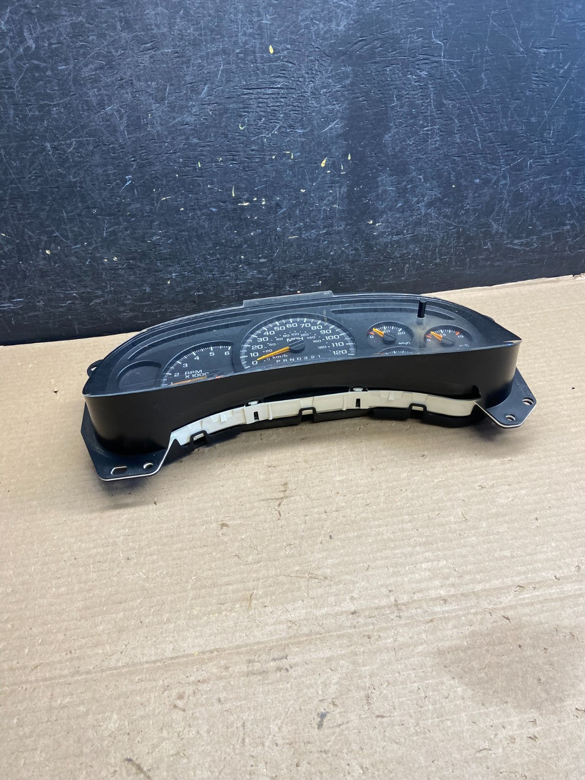 2003 to 2006 Chevrolet Silverado Speedometer Instrument Cluster AH3494 DG4
