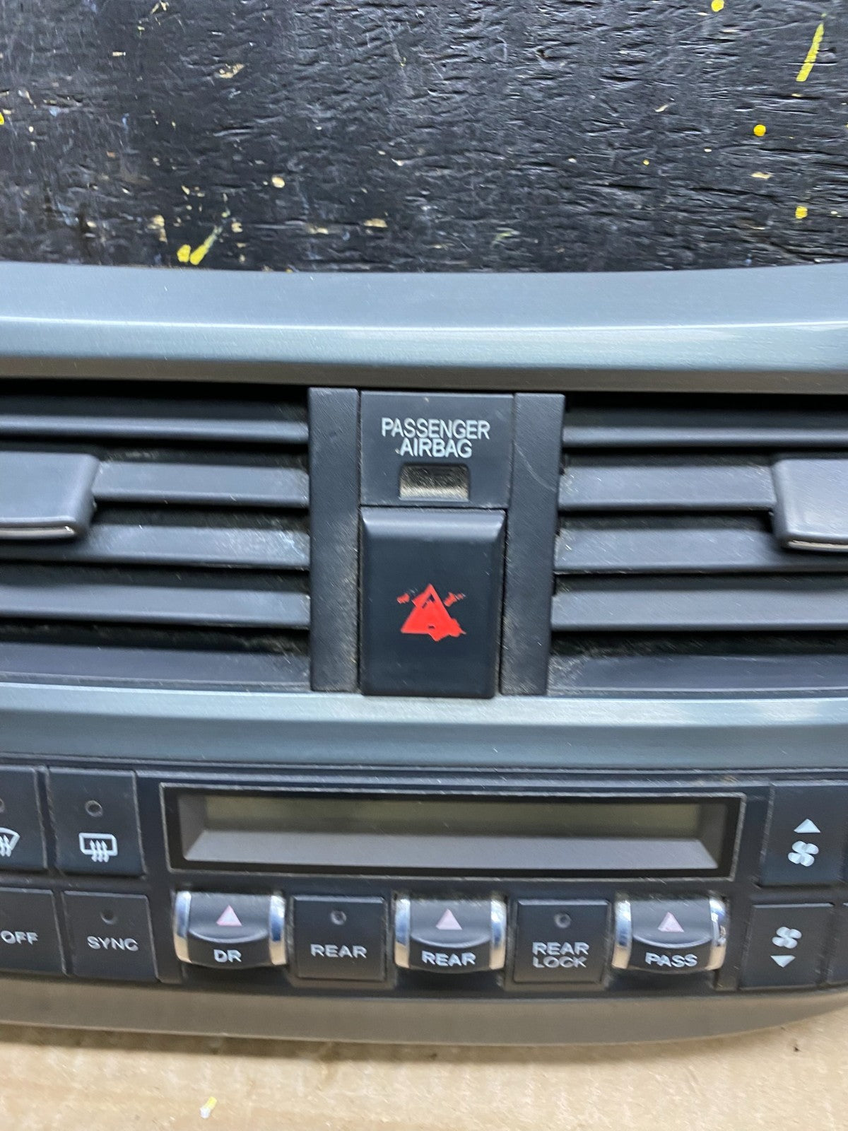 2005 to 2010 Honda Odyssey  Radio Climate Control Dash Trim Bezel v1505 DG4