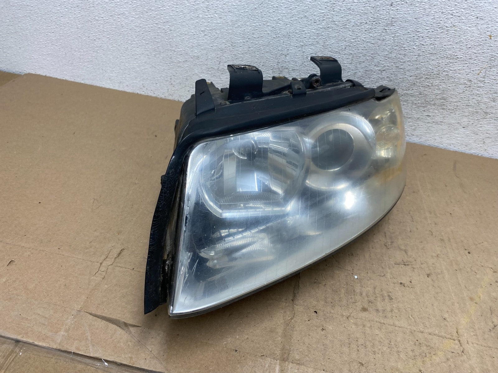 2002-2005 Audi A4 Sedan Left Driver Lh Side Xenon Headlight AE6882 DW2