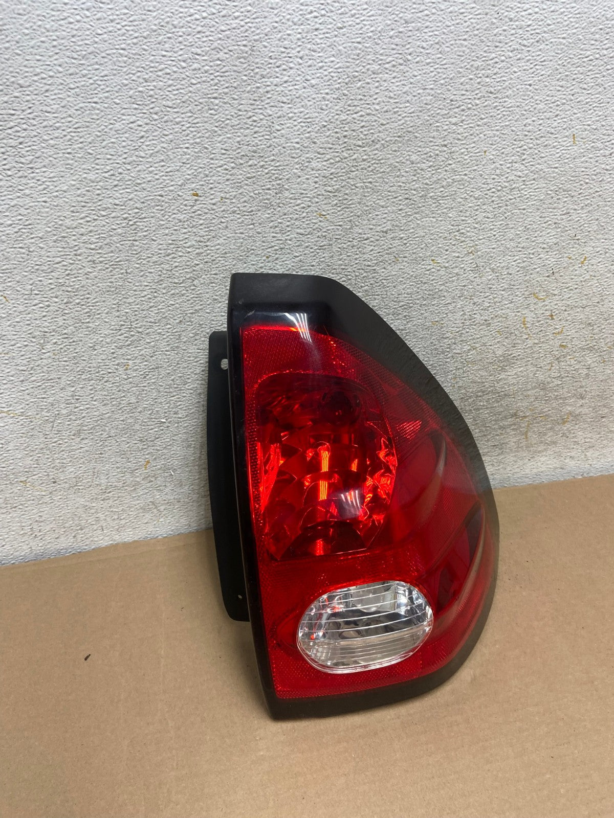 2001 - 2005 Pontiac Aztek Right Passenger Side Tail Light AH9305 LK2