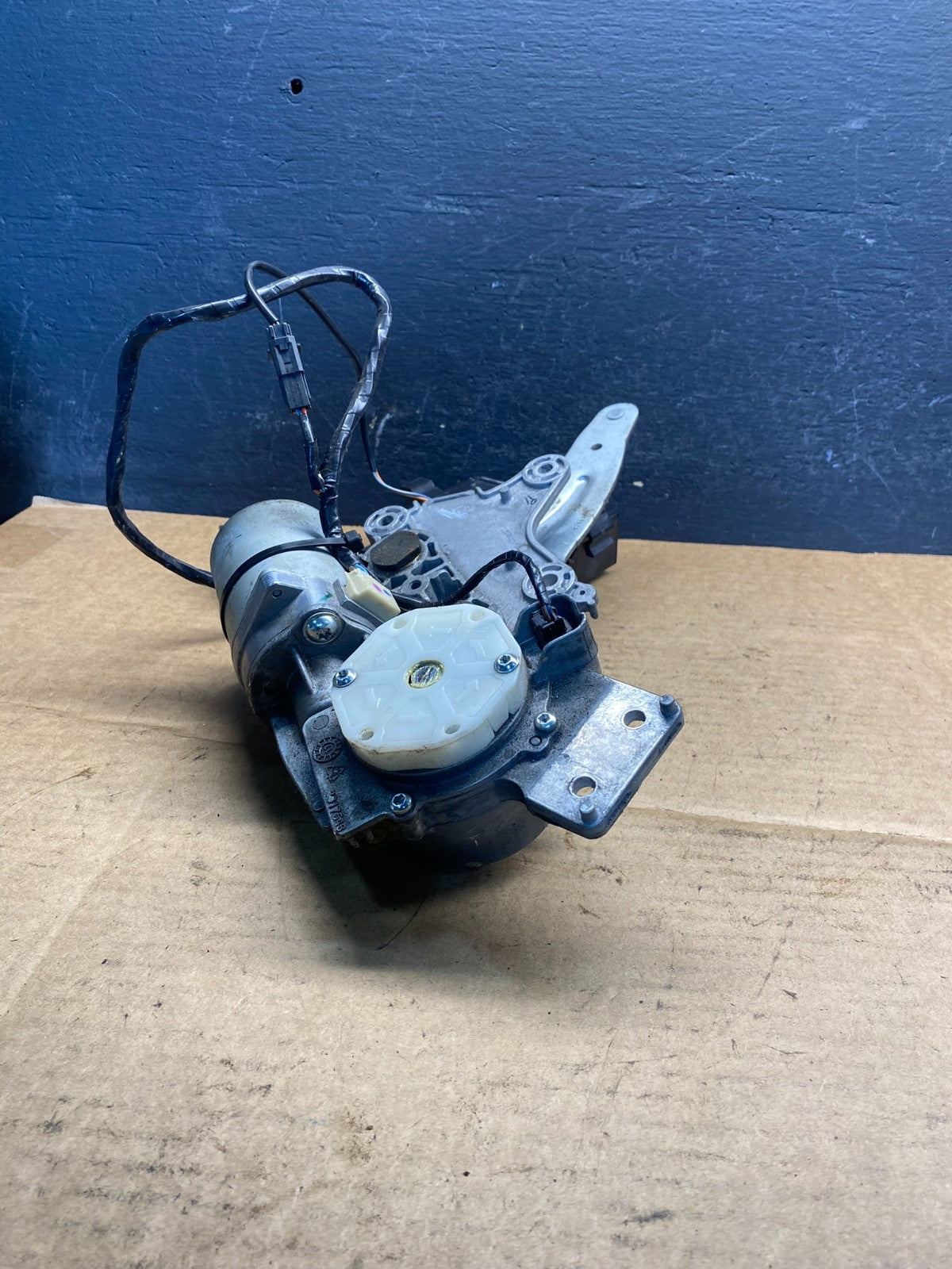 2009-2012 GMC Acadia Power Motor Liftgate Tailgate Control Module AD7317 DG2