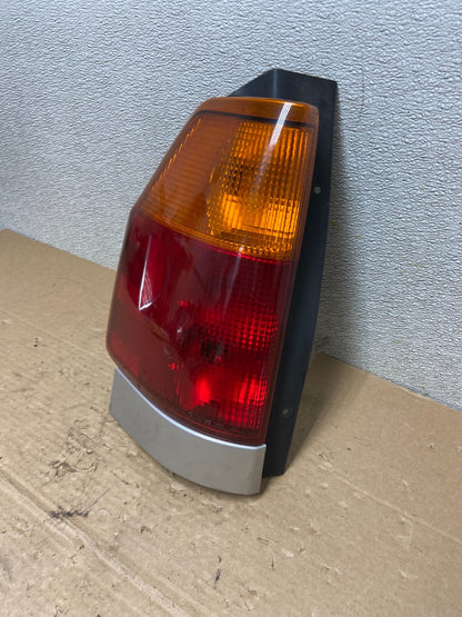 2002 to 2009 Gmc Envoy Left Driver Lh Side Tail Light OEM AB4767 LK2