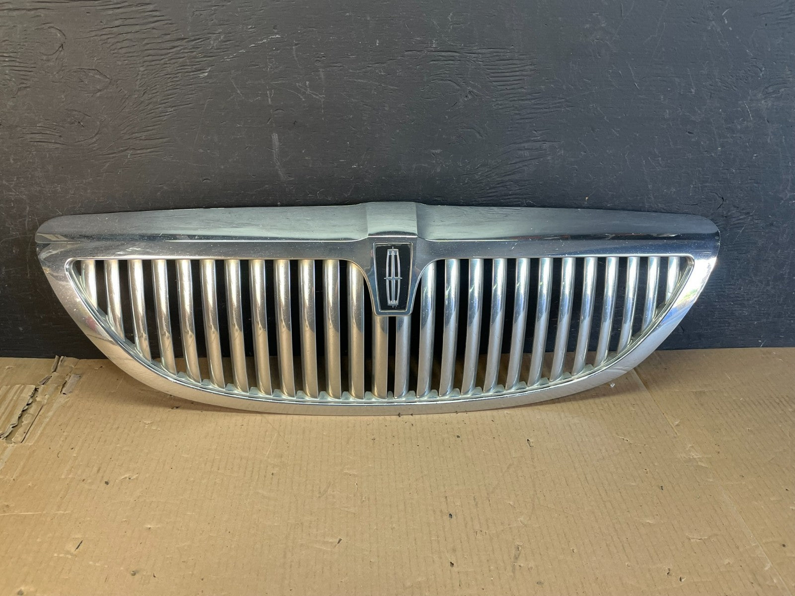 2003 to 2011 Lincoln Town Car Front Upper Grille Grill Chrome W/Emblem AE3634 DG0