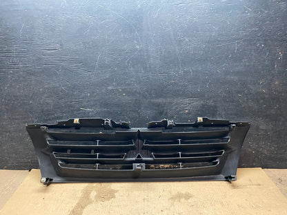 2001 2002 Mitsubishi Montero Front Upper Grill Grille x3258 DG8