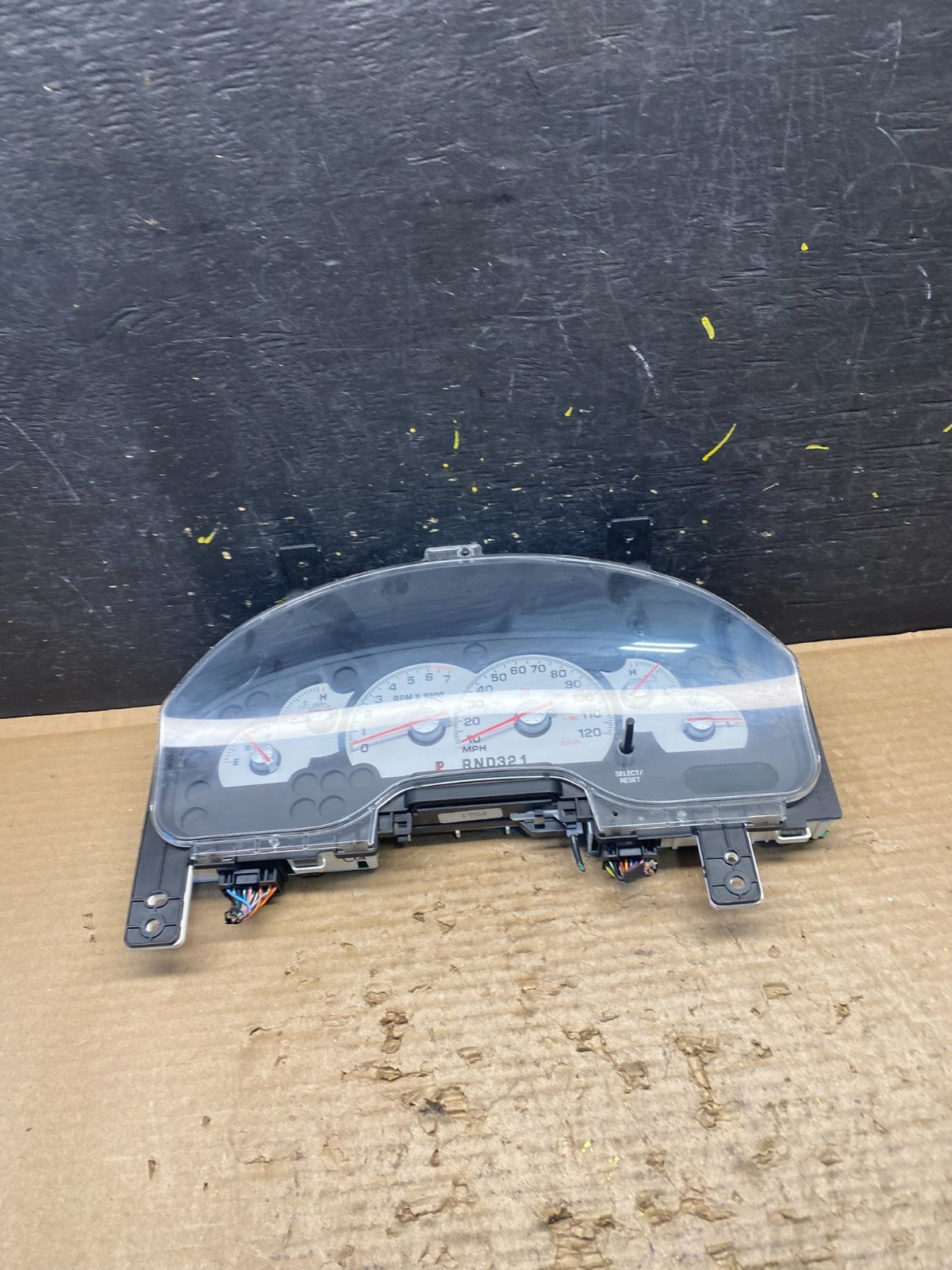 2004 2005 Mercury Mountaineer Speedometer Cluster Gauge S9000 DG0