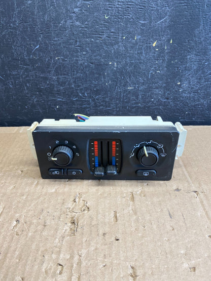 2003 to 2006 Chevrolet Silverado HVAC Heater Climate Control Module AD2331 DG0