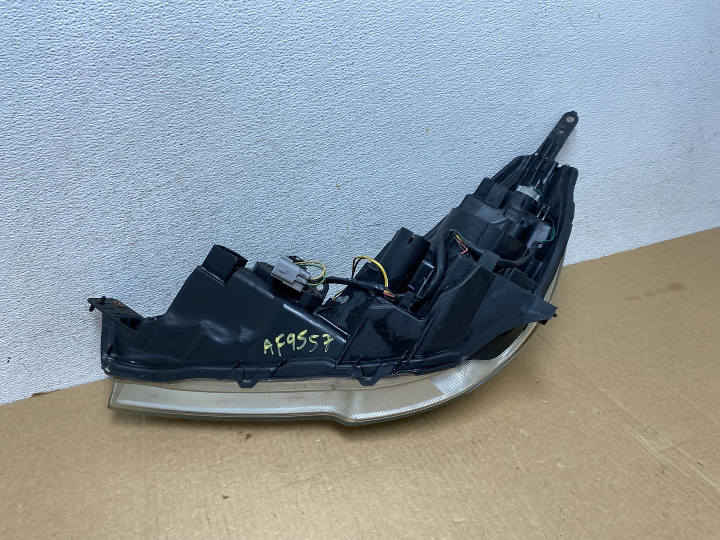 2010-2012 Subaru Legacy Outback Right Passenger Headlight AF9557 DW7