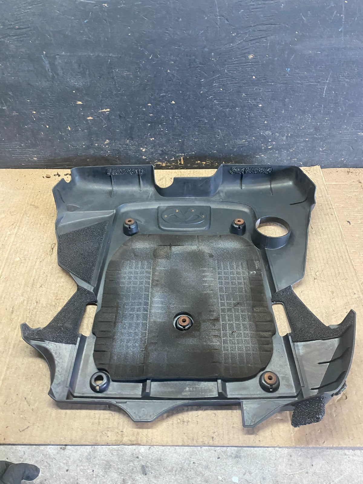 2007 to 2008  Infiniti G35 M35 EX35  Engine Cover Motor Shield Q5922 DG4