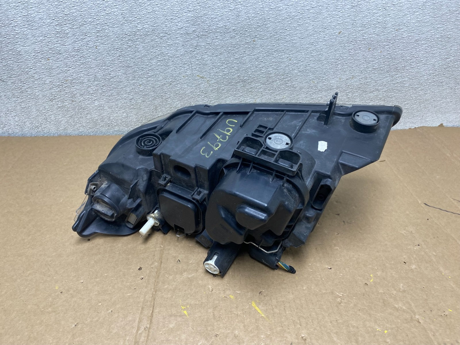 2009-2011 BMW 3 Series 328i 4/D Sedan Headlight Halogen Right Passenger U9793 DW7