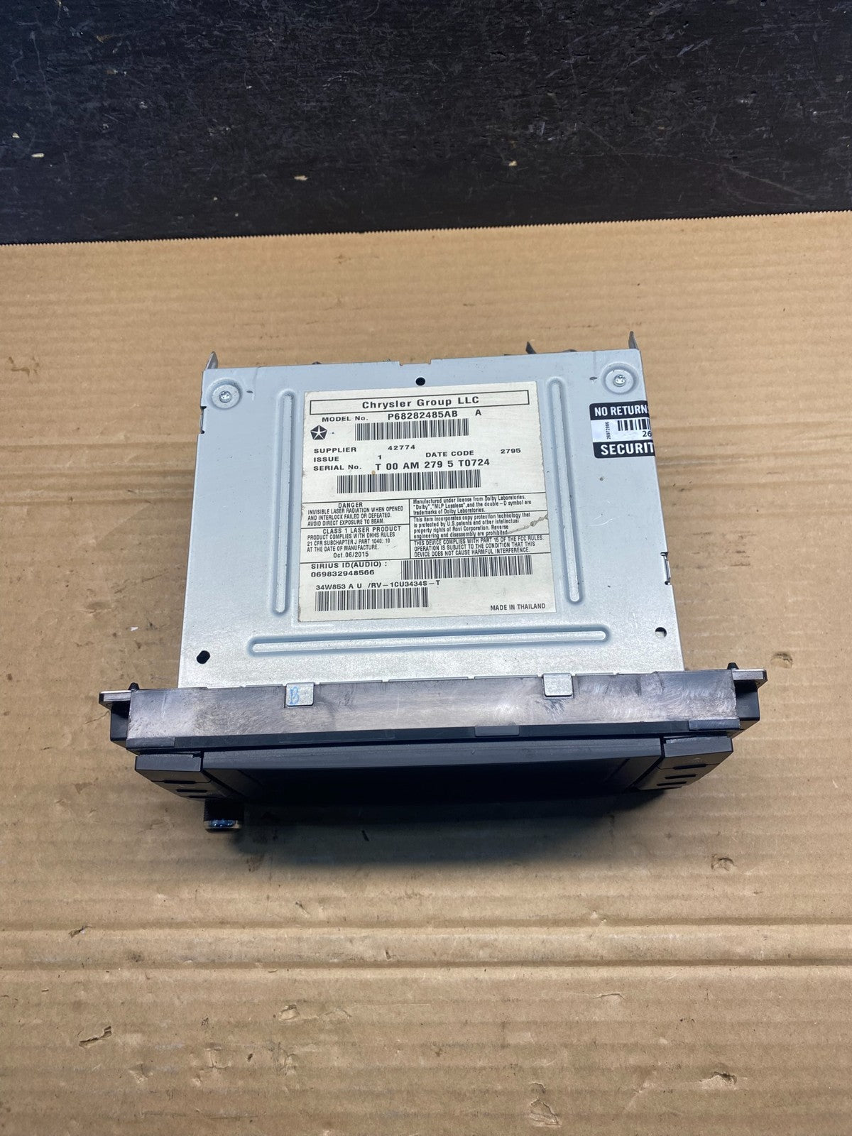 2011-2016 Chrysler Town Country Screen Display Player Satelite Radio AE4765 DG3