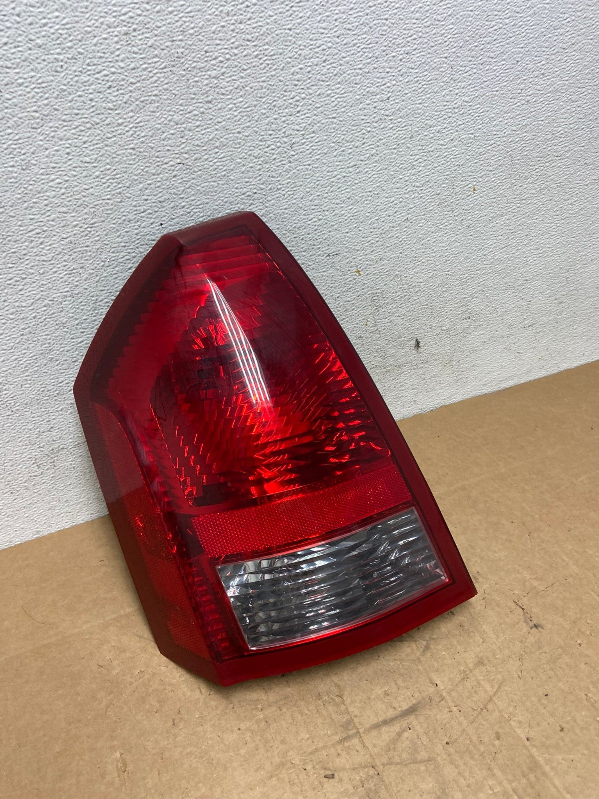 2005 - 2007 Chrysler 300 Left Driver Lh Side Tail Light AD6357 LK2