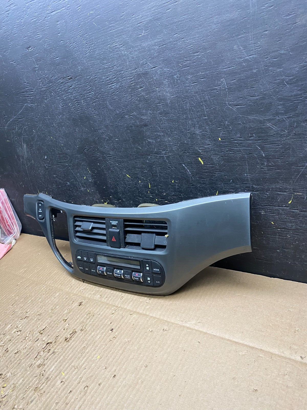 2005 to 2010 Honda Odyssey  Radio Climate Control Dash Trim Bezel Oem V1739 DG2