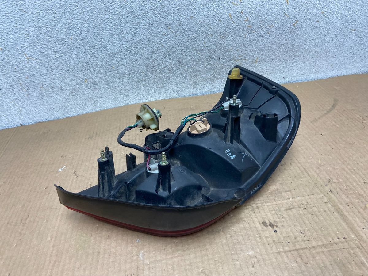 1999 to 2001 Mitsubishi Galant Right Passenger RH Side Tail Light AI8121 DW4