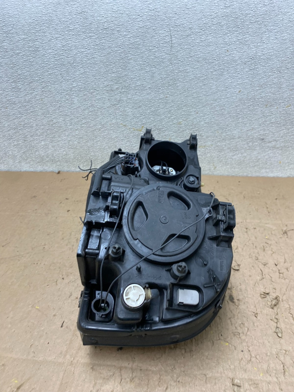 2003 to 2006 Volvo XC90 Right Passenger Rh Side Headlight Halogen W3000 DW10