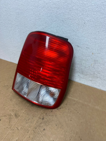 2002 Kia Sedona Right Passenger RH Side Tail Light AD4764 LK1