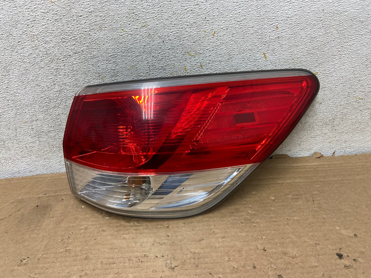 2013 to 2016 Nissan Pathfinder Passenger Right Side Tail Light AH8972 LK0