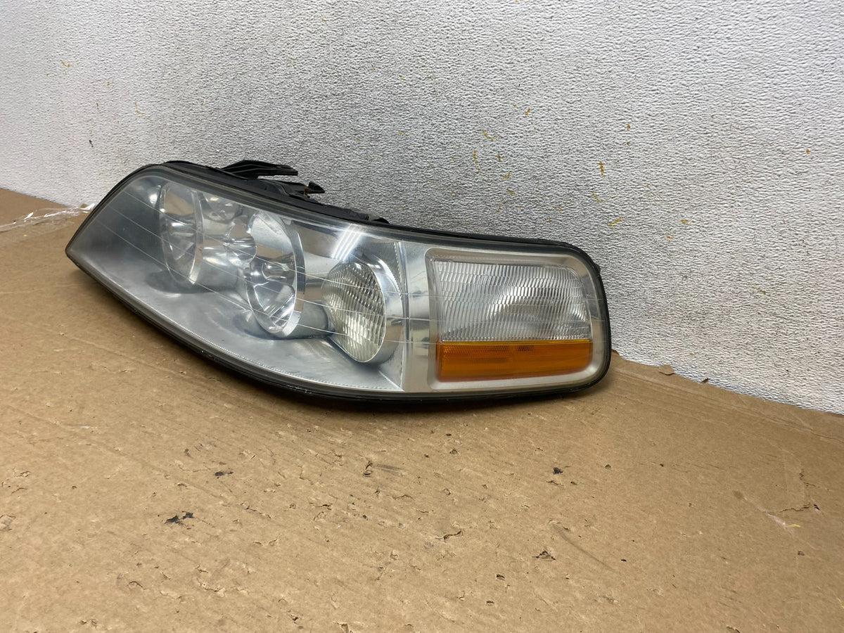 2005 to 2011 Lincoln Town Car Left Driver LH Side Headlight AH8522 DW2