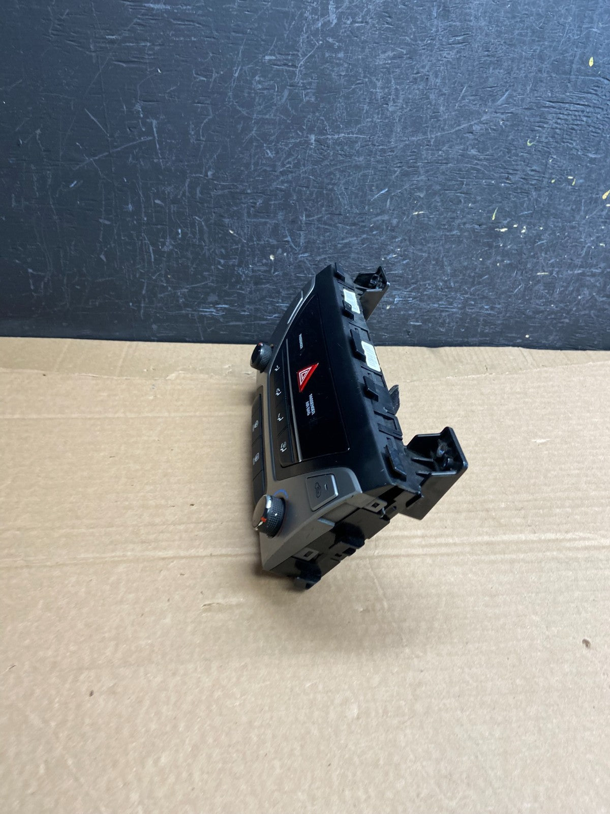 2017 to 2018 Hyundai Elantra Center Heater A/C Climate Control Panel AF2429 DG2