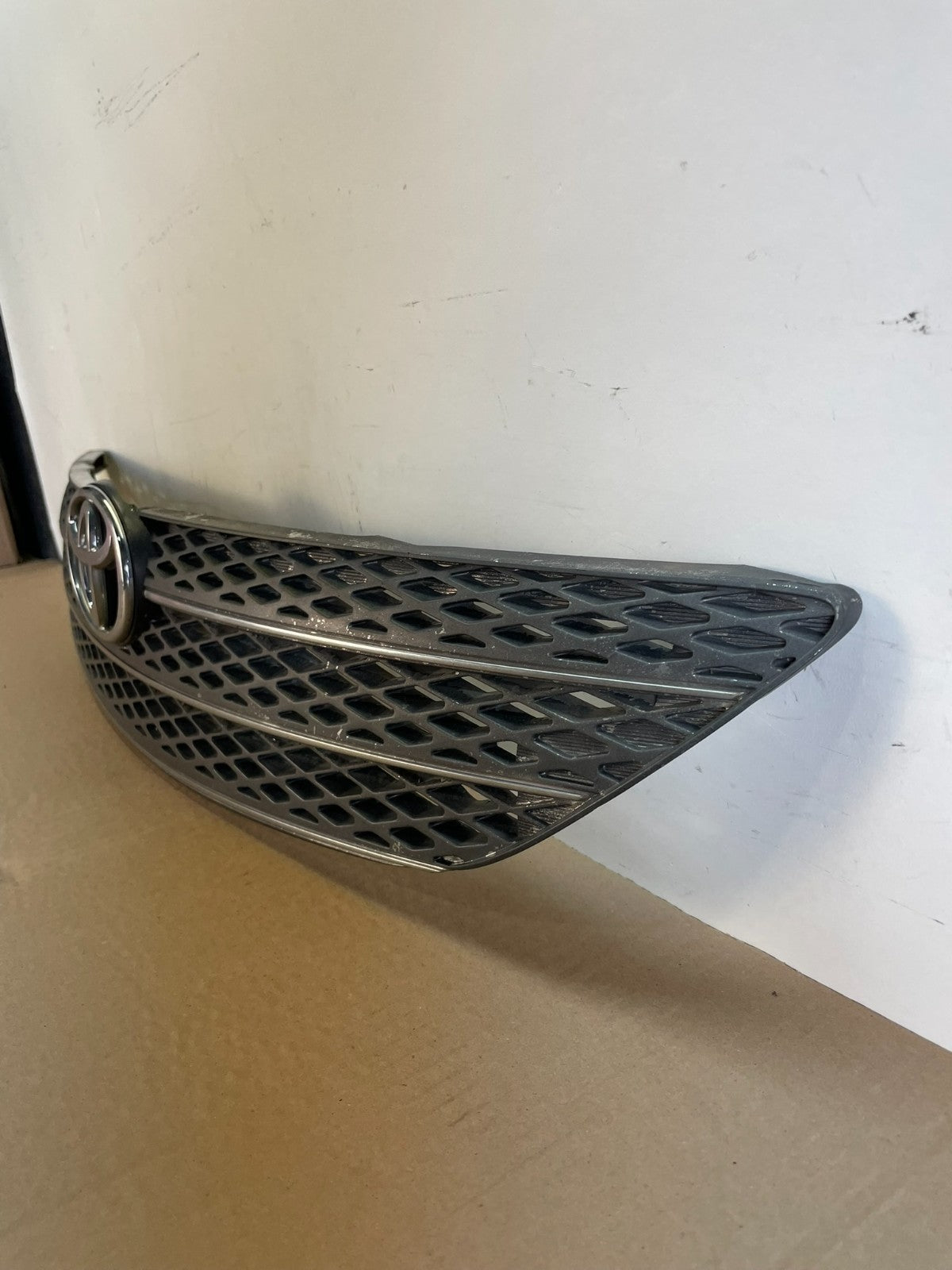 2002 2003 2004 Toyota Camry Front Upper Grill Grille AH6454 DG1