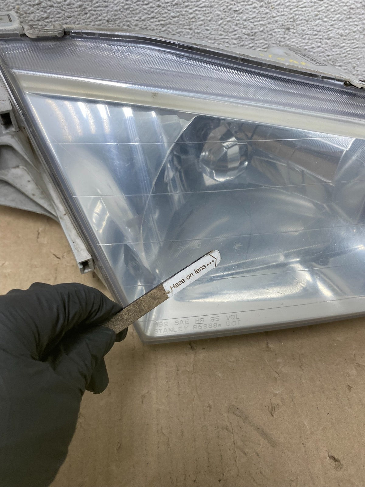 1999 to 2000 Mazda Protege Left+Right Side Headlights AH6890 DW4