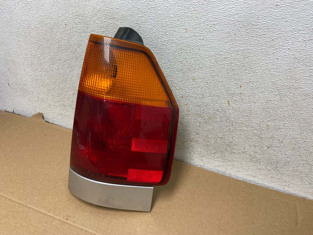 2002-2009 GMC Envoy Right Passenger RH Side Tail Light AH7727 LK2