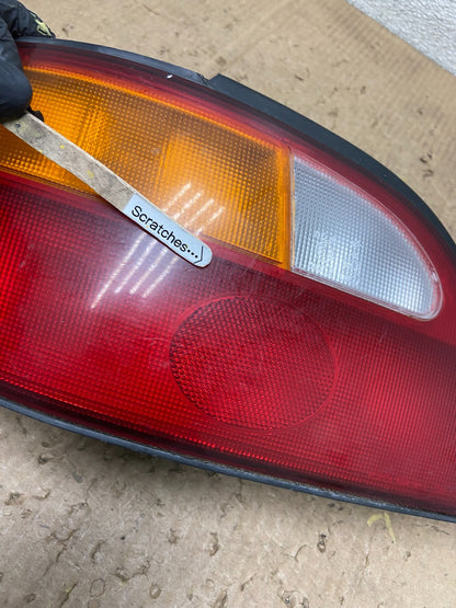 1996 1997 1998 Hyundai Elantra Sedan Left Driver LH Tail Light Oem AA7183 DW3