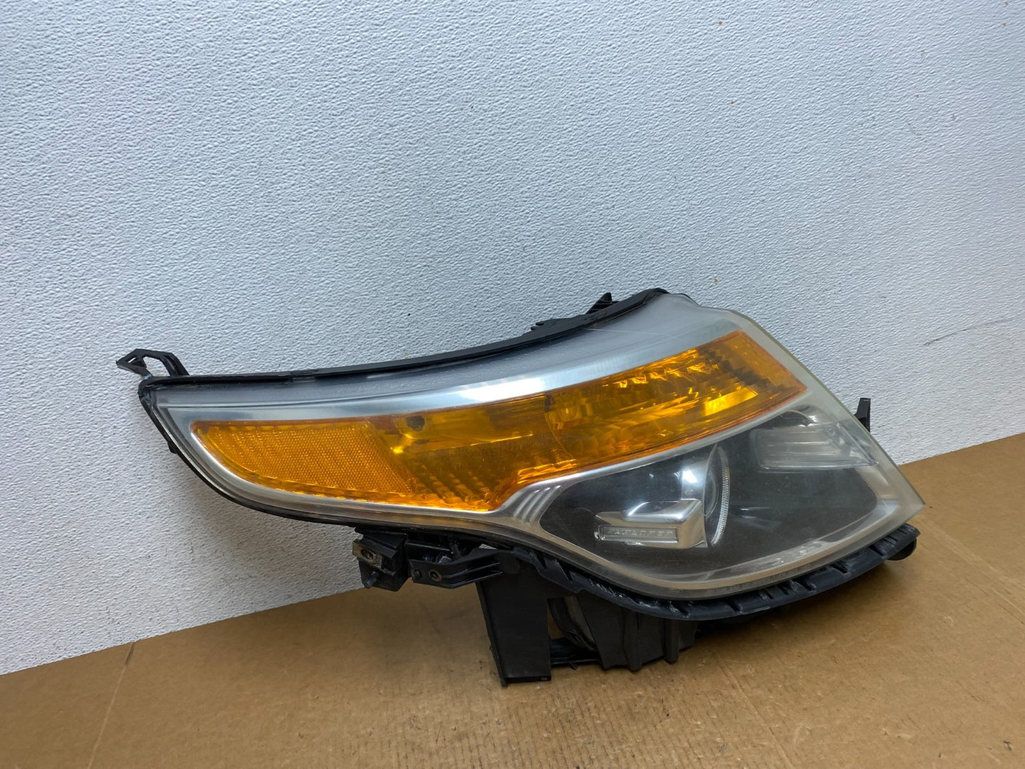 2011 to 2015 Ford Explorer Right Passenger Halogen Headlight AE0490 DW0