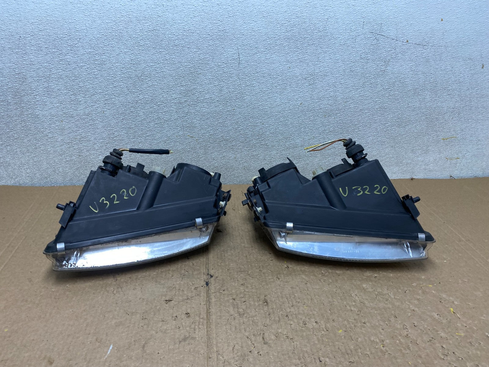 1998 to 2001 Volkswagen Passat Left+Right Side Headlights OEM V3220 DW8