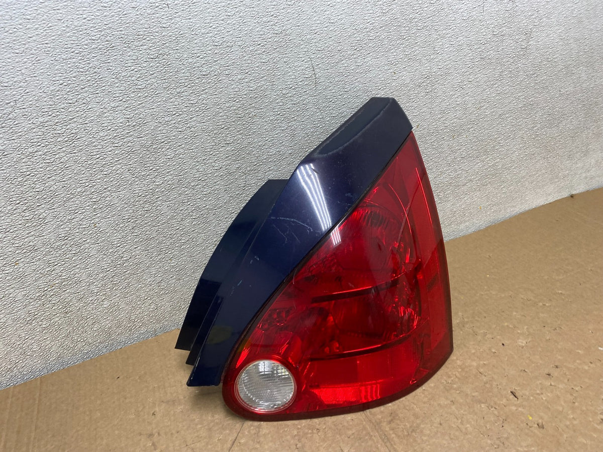 2004 to 2008 Nissan Maxima Right Passenger Tail Light V3121 DW2