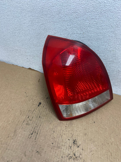 2001-2003 Sedan Hyundai Elantra Left Driver Lh Side Tail Light AG2350 LK2