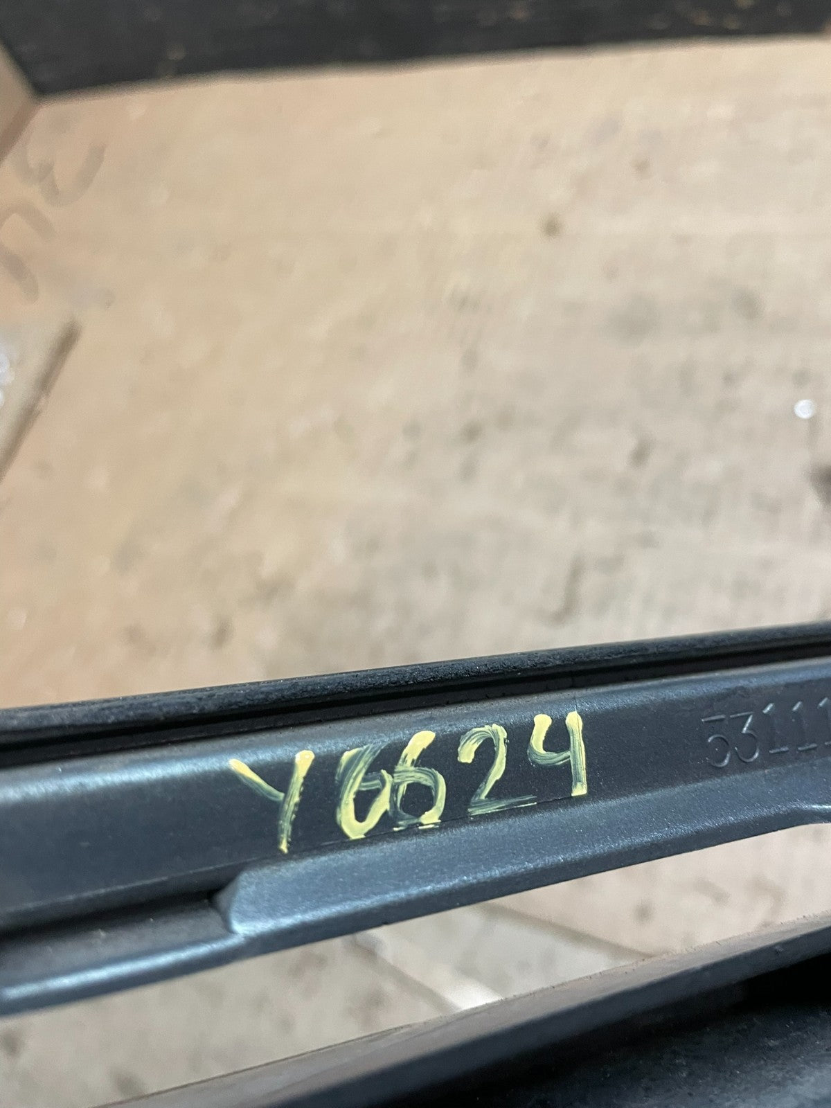2004 Lexus ES330 Front Upper Grill Grille OEM Y6624 DG9