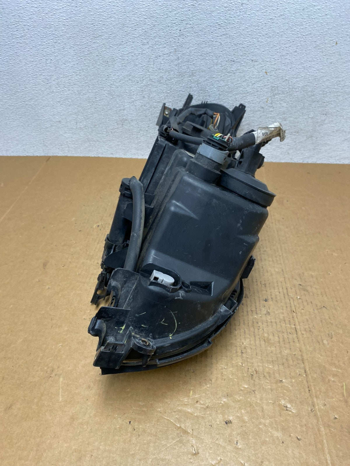2005 to 2009 Volvo S60 Left Halogen Driver Side Headlight AE0462 DW7