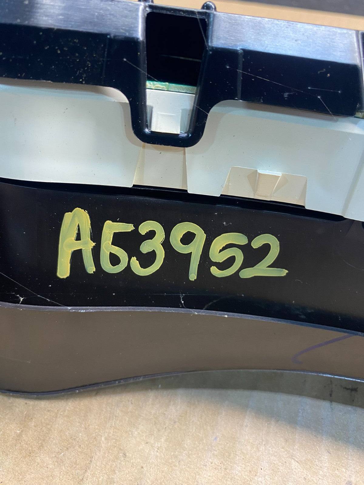 2003 to 2006 Cadillac Escalade Instrument Speedometer Cluster Gauge AG3952 DW6