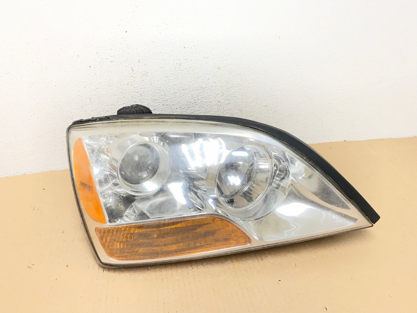 2007 2008 2009 Kia Sorento Right Passenger RH Side Headlight Halogen AF3085 LK0
