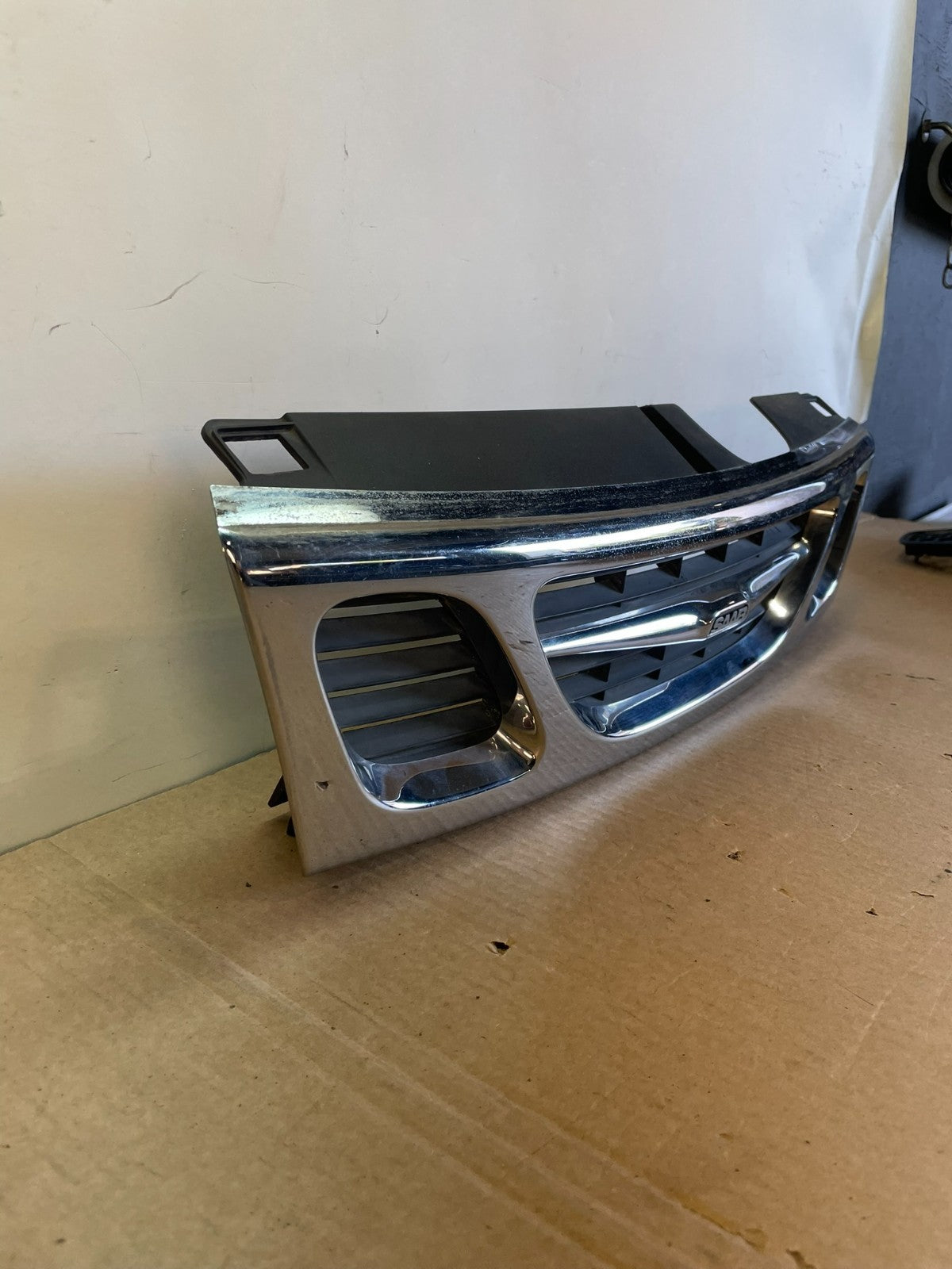 1999 to 2001 Saab 9-3 Front Upper Grille Grill AH0384 DG2
