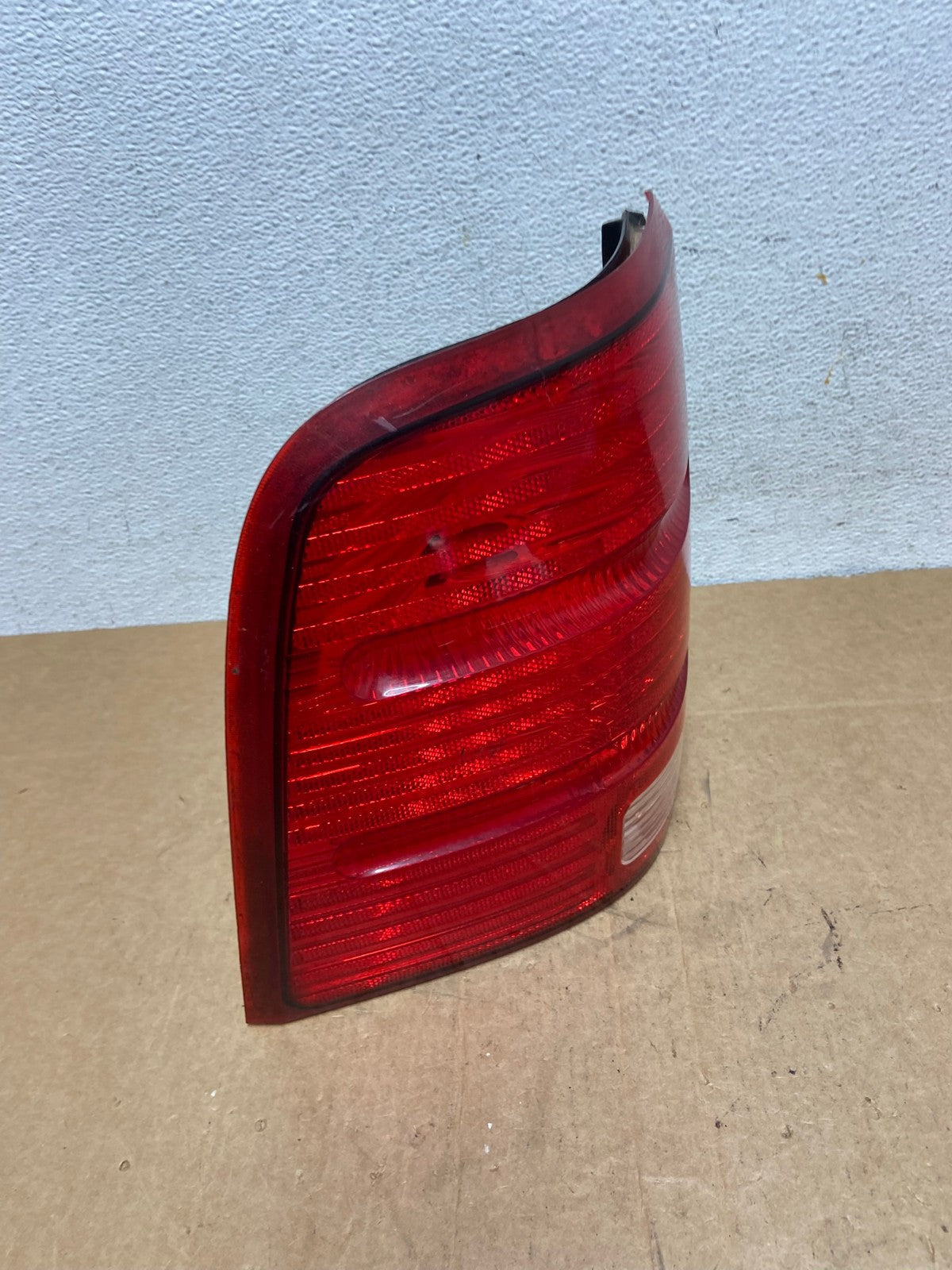2002 to 2005 Ford Explorer Left Driver Lh Side Tail light AD61512