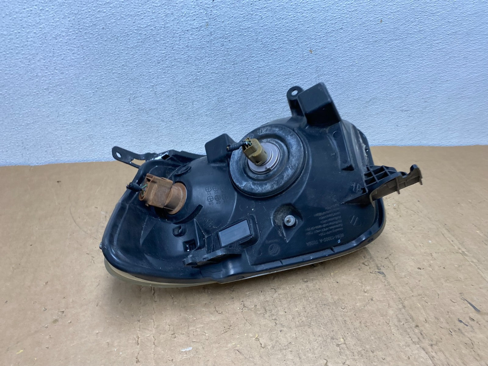 2008 to 2011 Mercury Mariner Right Passenger RH Side Halogen Headlight AD0545 DW6