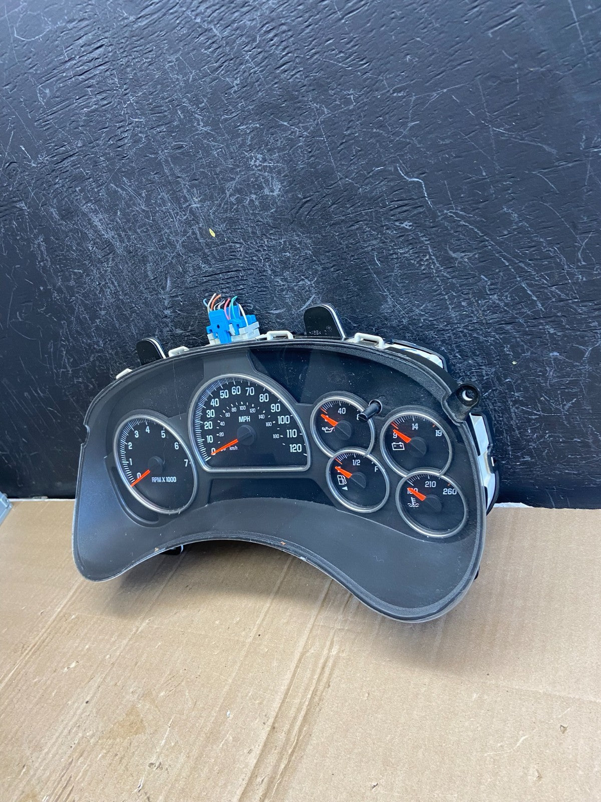 2006 - 2009 GMC Envoy Speedometer Cluster Gauge ad7216 DG3