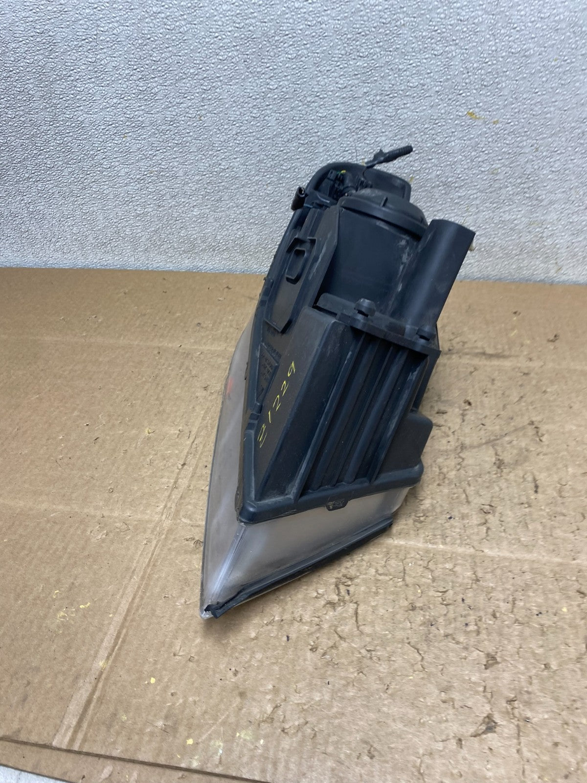 2005 to 2009 Saab 9-7X Left Driver LH Side Halogen Headlight OEM Z1229 DW5
