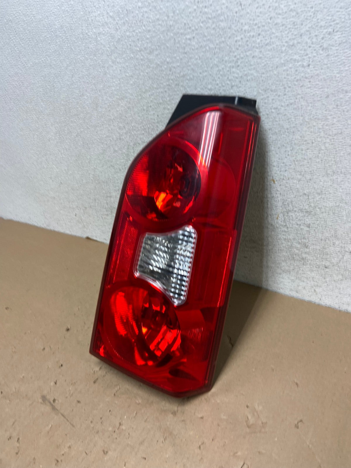 2005 to 2015 Nissan Xterra Right Passenger Rh Side Tail light AG4140 LK1