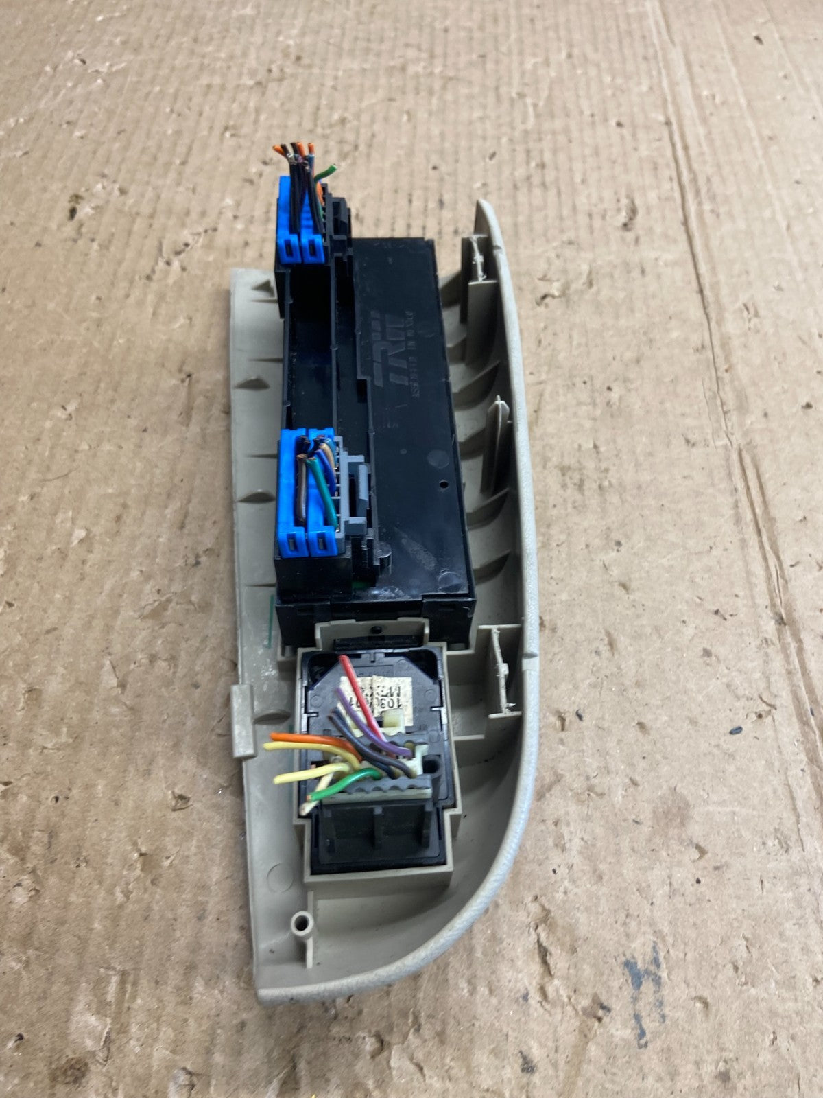 2000 to 2002 Tahoe Yukon Suburban Silverado Master Power Window Switch AE4015 DG4