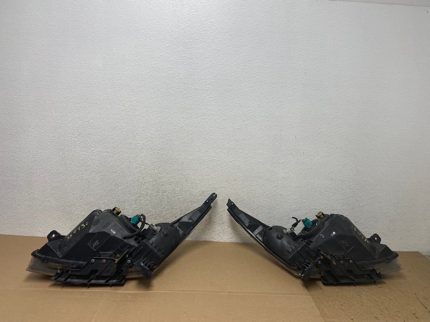 2011 to 2015 Chevrolet Cruze Halogen Left+Right Set Headlights AF4330 LK11