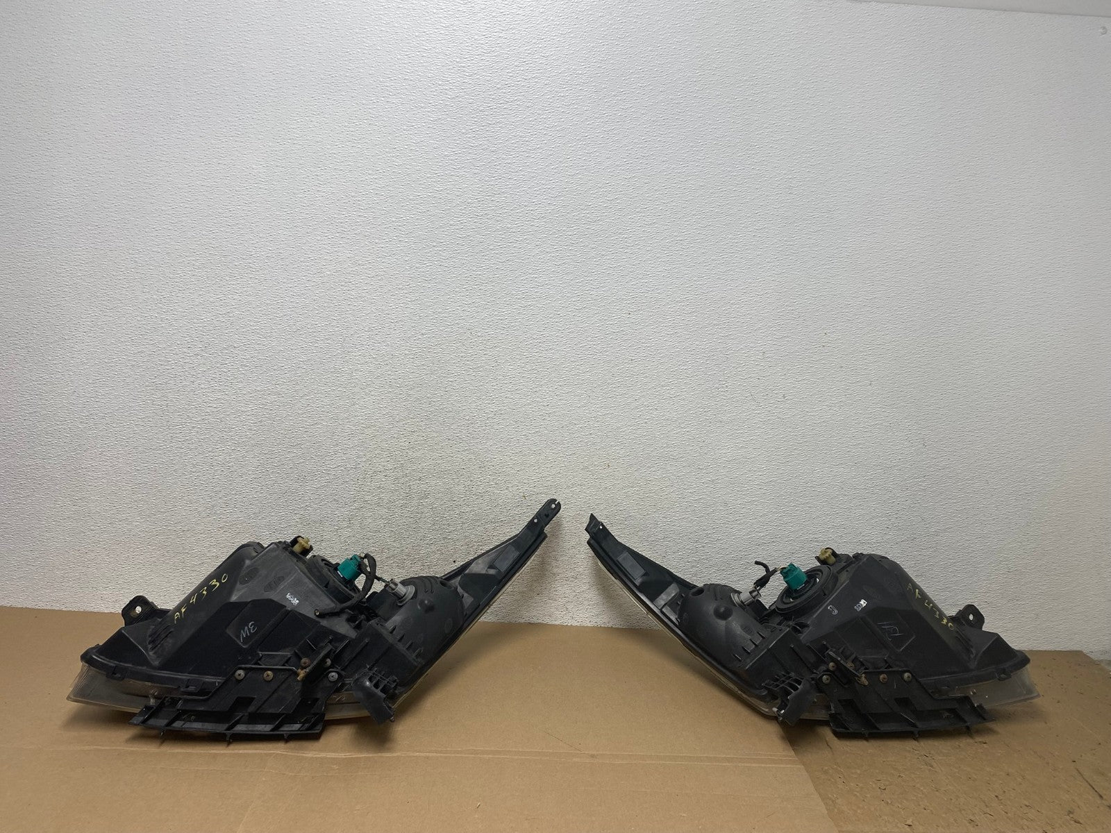 2011 to 2015 Chevrolet Cruze Halogen Left+Right Set Headlights AF4330 LK11